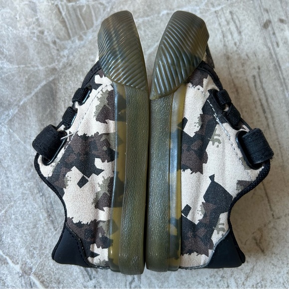 Cat & Jack Toddler Boy Camo Slip On Sneakers, Size 6 - Picture 6 of 11